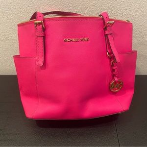 great condition michael kors bag